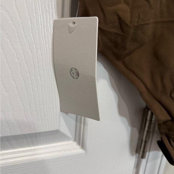 Colorfulkoala Women's Dreamlux V-Neck Seamless Bodysuit with built in Bra XL - Picture 9 of 12